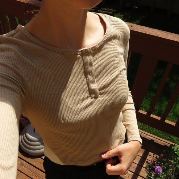 Beige Ribbed Long Sleeved Crop Top from H&M - Picture 4 of 9